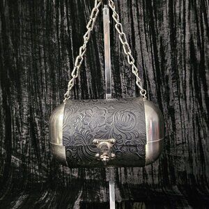 Geranium Letter-Metal Bullet Clutch